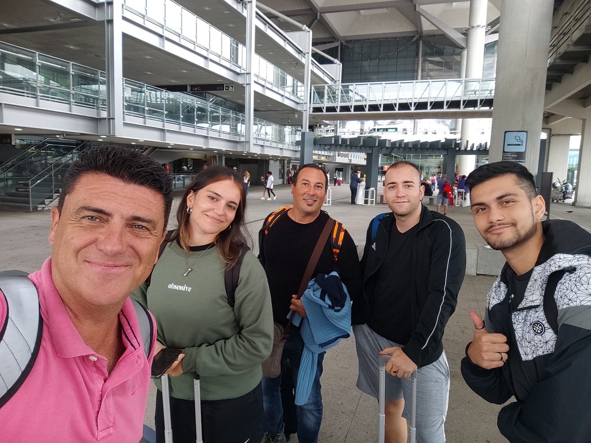 ErasmusTrinidad's tweet photo. Nuevo curso escolar y nuevos retos a través de Erasmus, hoy 3 de septiembre han salido para Suecia una alumna de 2° Bachillerato para un programa formativo de 1 mes y también  4 alumnos de CFGM de 2° Automoción a Bulgaria para 2 semanas de prácticas en empresas @SalesianosSTRD 🇪🇺 https://t.co/FGbzymFVIF