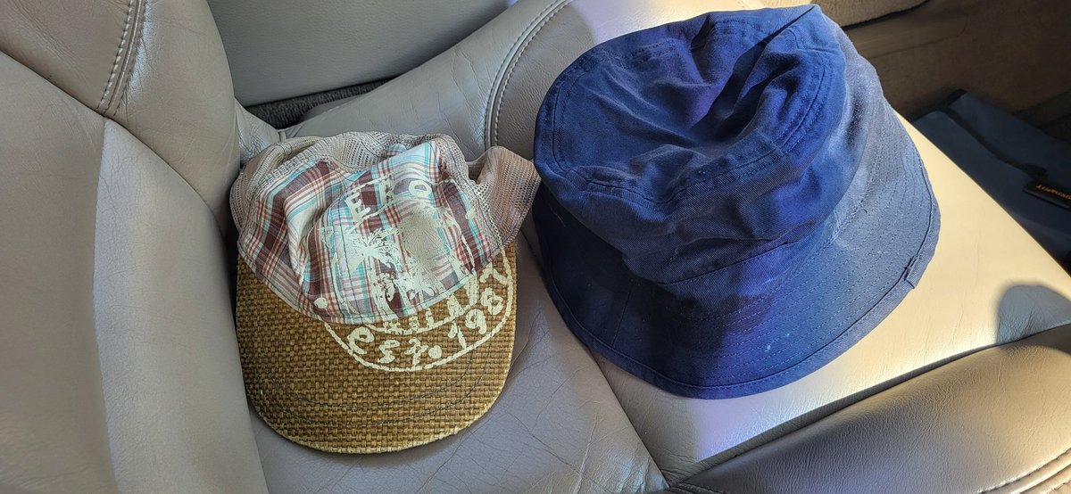 HiKennys's tweet photo. Incredibly, for the first time in a long time, I'm pleased to say it's "Daft Hat Time" at a show I'm attending.
#NoWetFeetPicsToday
#SorrySimon 
#ArleyHall https://t.co/pNymkf6LBS