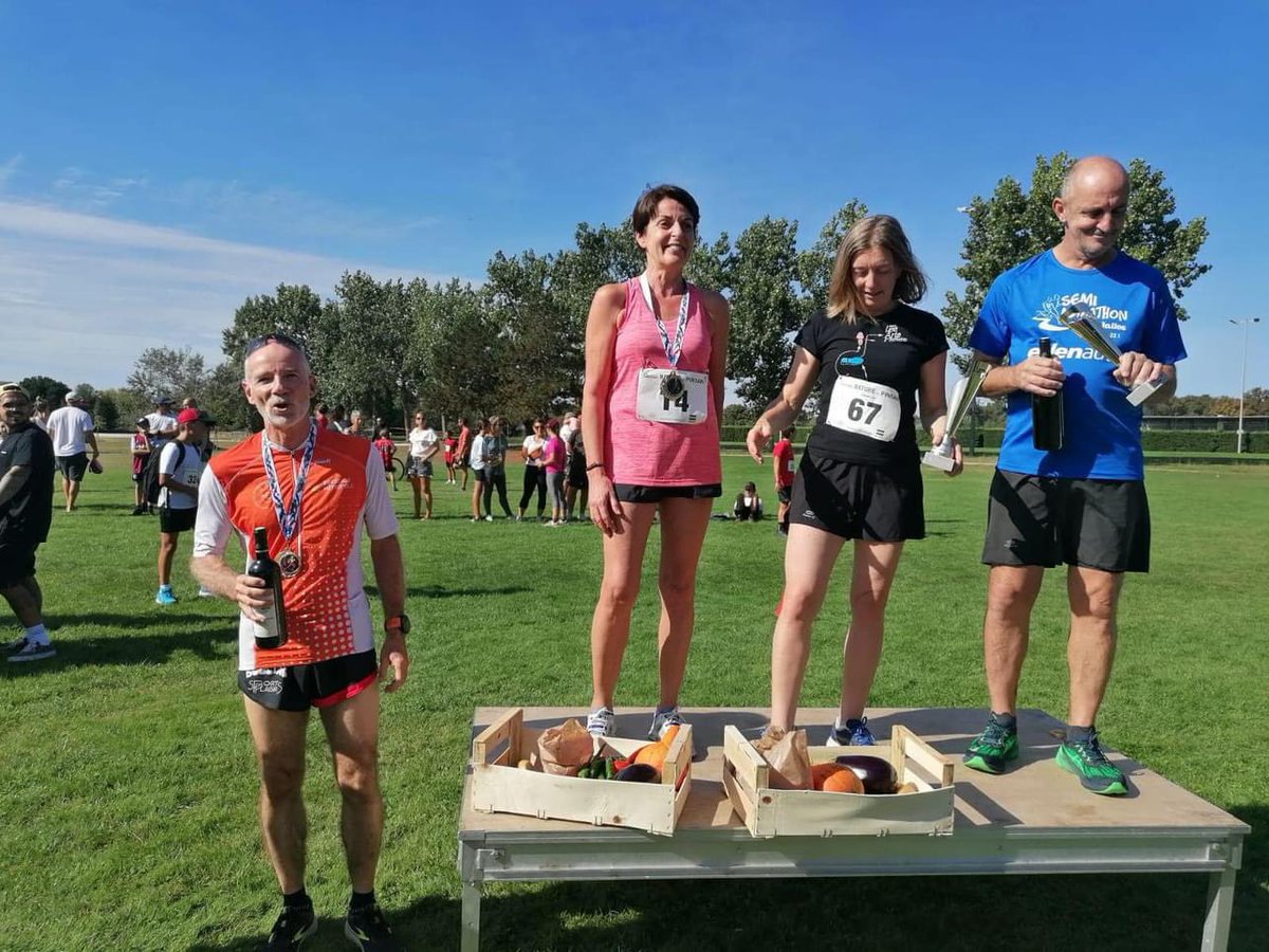 christinebost's tweet photo. Seconde édition #Eysines de la Course Nature du Pinsan. L’occasion pour certains de découvrir ou re découvrir le domaine du Pinsan qui fête cette année ses 40 ans ! Un immense merci à notre service des sports, aux bénévoles et aux élus présents #sport #coursenature https://t.co/corXaRynTM