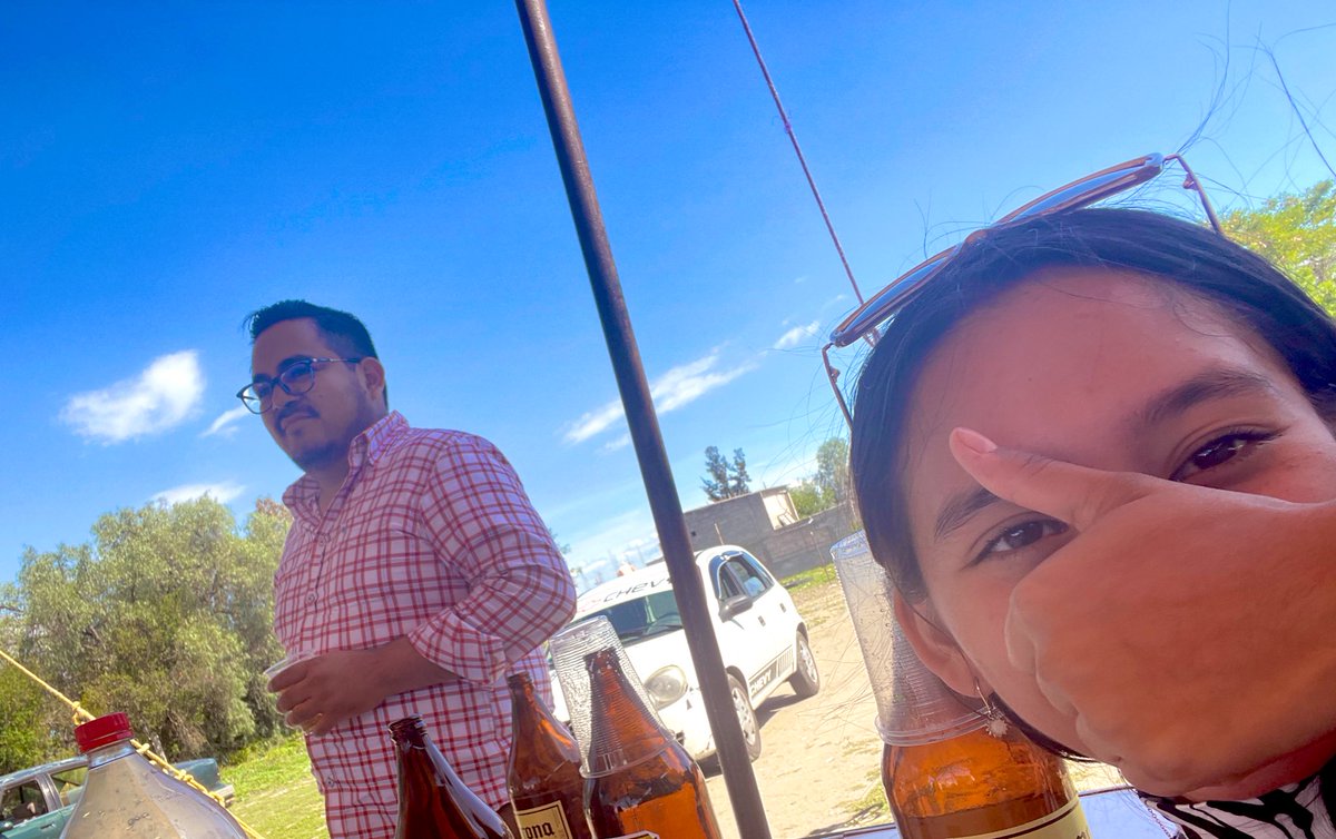 IrvinBaltazarGR's tweet photo. #FelizDomingo
Para arrancar el día y tener la energía suficiente, para una gran jornada con amig@s de mi querido #Acatzingo, nada como unas buenas #picaditas, hechas por amigas de Tetela y un vasito de soda 😂, que para la bilis.
Nada como amanecer en familia. 🫶🏼♥️
#IBGR https://t.co/Kb73d4Wrho