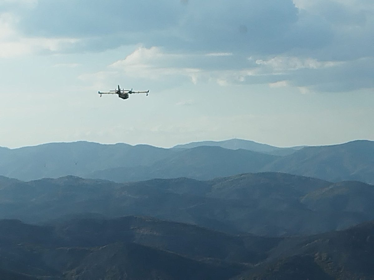 Piloti aviona #HRZ u 🇬🇷 uoči polaska na prvu zadaću gašenja 🔥. Ovo je treći put kako je Canadair CL-415 angažiran na pružanju humanitarne pomoći u gašenju 🔥. #hrvatskavojska ponovno pokazuje da je pouzdan partner i saveznik. 🇭🇷🤝🇬🇷
#rescEU #EUcivPro