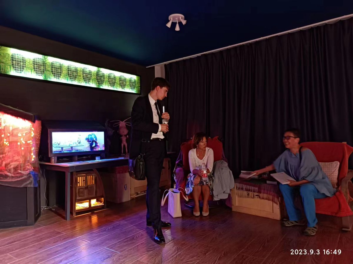 FantsayMuseum's tweet photo. 英国驻华大使吴若兰参观陈庆庆妙幻博物馆。 https://t.co/bXbSfbL4F1