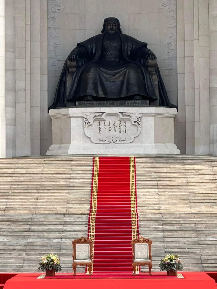 Төв талбайг яагаад Чингис хааны нэрэмжит болгох ёстой гэдгийг ойлгох цаг хэр наашилсан бол?