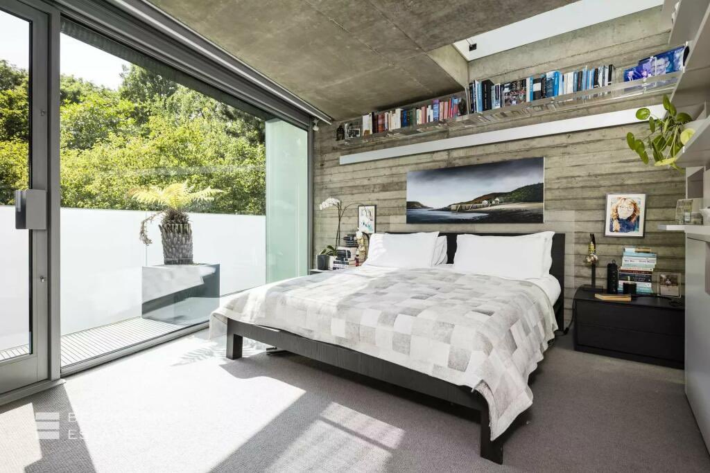 refinedmarketer's tweet image. ‘Slow down bro, it’s OK to take some time off’ 

MOTHERFUCKER I WANT THIS HOUSE

Do you get it?