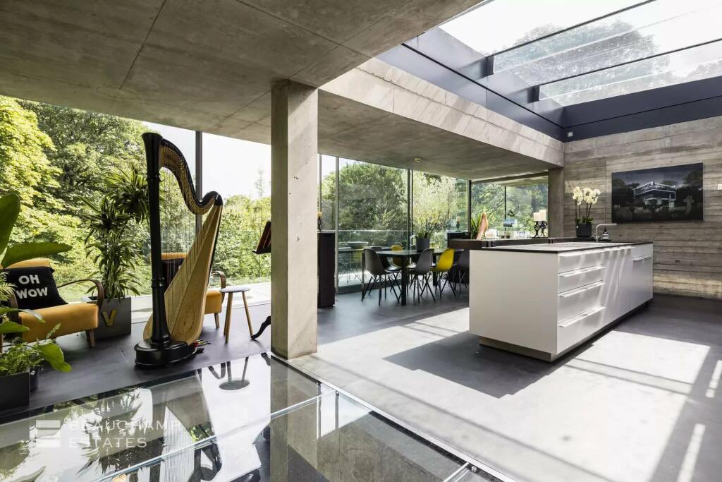 refinedmarketer's tweet image. ‘Slow down bro, it’s OK to take some time off’ 

MOTHERFUCKER I WANT THIS HOUSE

Do you get it?