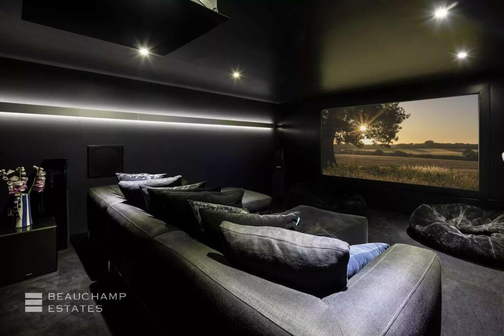 refinedmarketer's tweet image. ‘Slow down bro, it’s OK to take some time off’ 

MOTHERFUCKER I WANT THIS HOUSE

Do you get it?