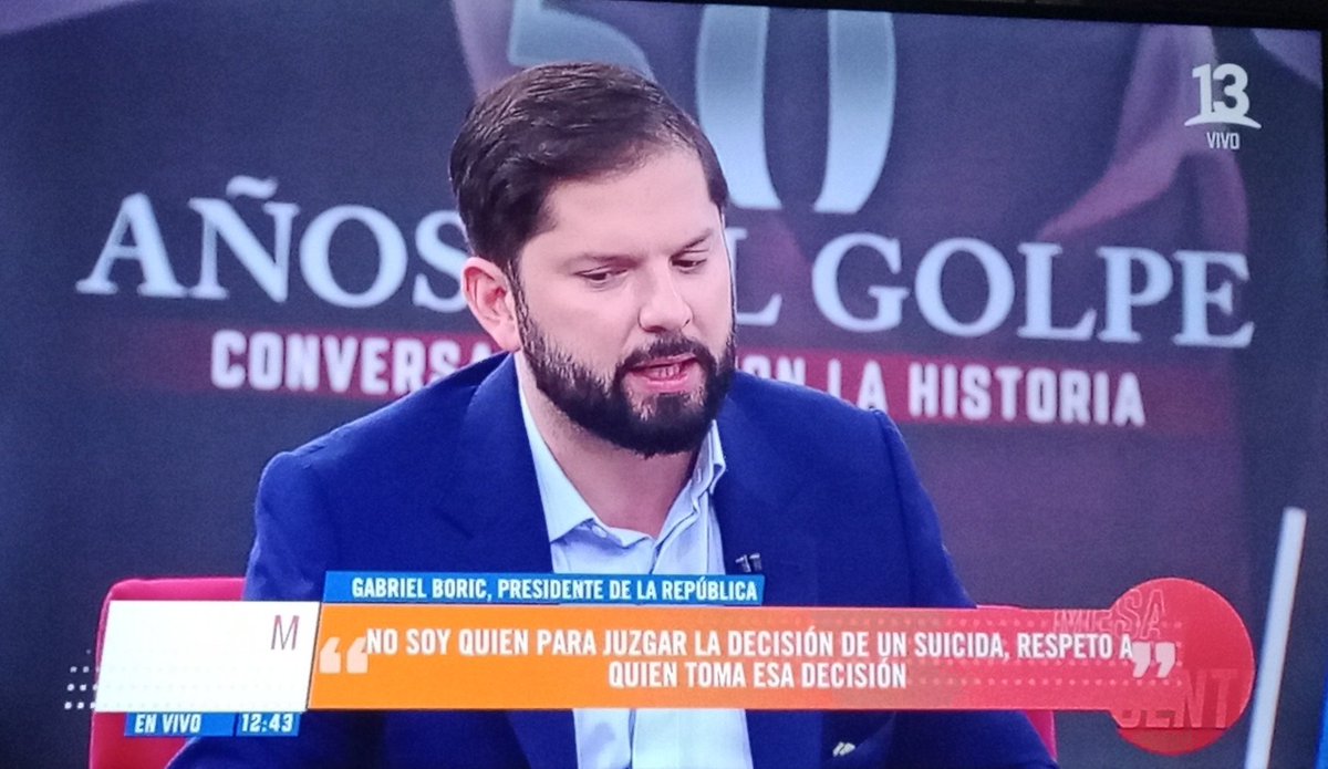 Soumastre's tweet photo. Todo Chile entendió mal. 
Tiró al choque a Vallejo para q explicara la imbecilidad que dijo y ahora resulta que no era su intención, q todos entendieron mal. 
 
Mentiroso.
COBARDE 
 
C A G Ó N !!!
 
#MesaCentral https://t.co/RE6tJQi8iL
