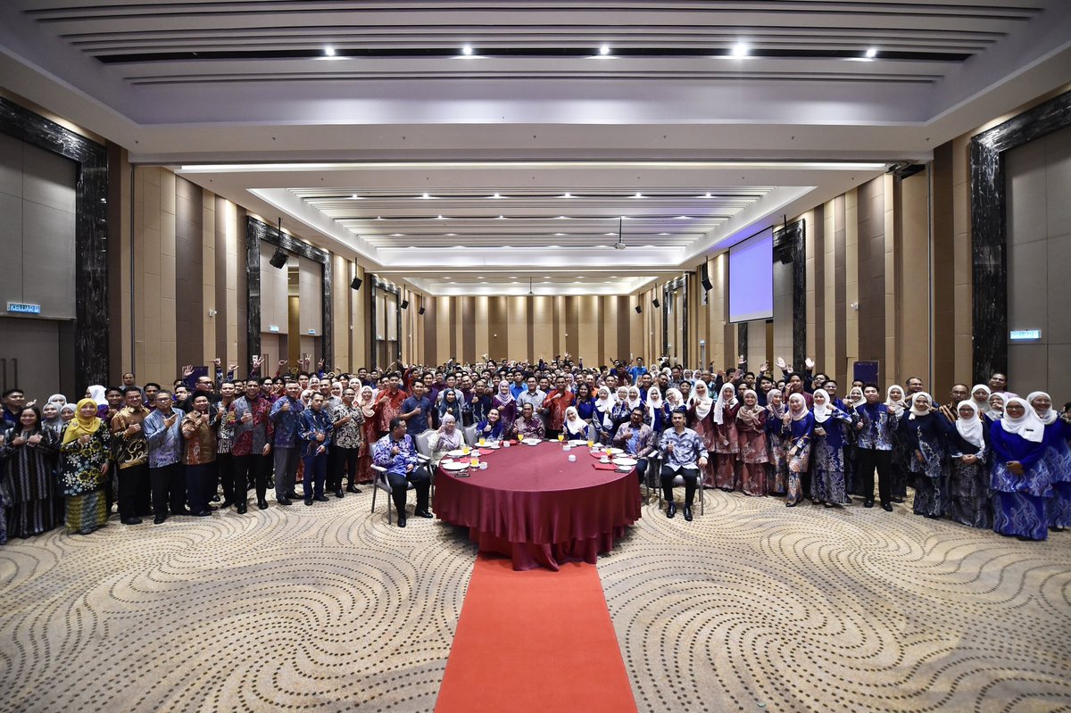 MOHEOfficial's tweet photo. PERJUANGAN GERAKAN PELAJAR DISERU CAKNA ISU RAKYAT JAYAKAN MALAYSIA MADANI

3 September 2023  |  Pulau Pinang

Golongan mahasiswa mempunyai kedudukan yang tinggi dan mulia di mata masyarakat kerana mereka dianggap sebagai golongan yang pintar, bersahsiah serta matang. https://t.co/OYq2JWj3t8