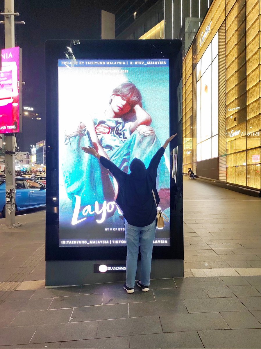_taestytae's tweet photo. I've been here both day and night and i'm in loveee with these ads! ๐ญ Thank youu so much @BTSV_Malaysia for promoting Tae's Layover album โค๏ธ
#LayoVerPromoForTae #LAYOVER_IS_COMING #V_Layo๊ชer #V_Layover https://t.co/CTrIKVsQMX