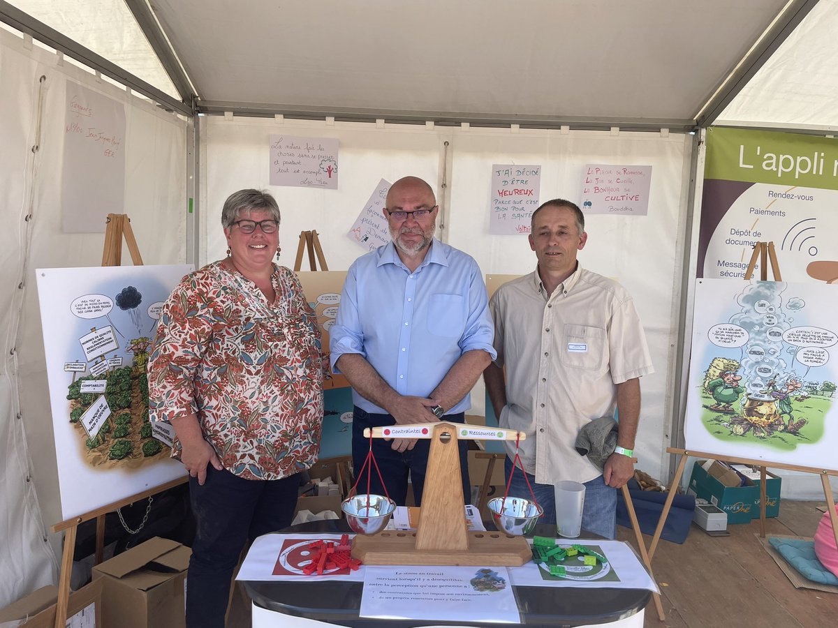 StTRAVERT's tweet photo. C’est à La Mouche cette année le traditionnel rendez-vous de la « fête de la ruralité » organisé par les #JeunesAgriculteurs #JA50 Merci aux très nombreux jeunes et bénévoles pour cette magnifique organisation qui met en avant la #FermeManche et nos filières d’excellence. 🐄🥕🚜 https://t.co/Nwtto0esRz