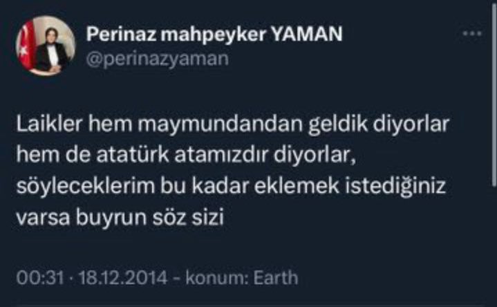 WHO18811938's tweet photo. 👉Kemal Kılıçdaroğlu’nun Danışman olarak atadığı Atatürk, Cumhuriyet düşmanı Perinaz Mahpeyker Yaman ile ilgili açıklaması:
👉“O günler koşullarında araştırma yapacak zamanım yoktu. Bu mesajlarını bilseydim elbette atamazdım. Bir arkadaşım tavsiye etti.
👉Haber olduktan sonra çıkıp yalanladılar ama her zaman olduğu gibi yüzlerine gözlerine bulaştırdılar sonunda doğrulamak zorunda kaldılar.
👉Bir genel başkan düşünün kendine atadığı danışmanın nasıl biri olduğundan bile haberi yok.
👉Bir genel başkan düşünün bir tane ekibinde bu yeni danışman kimmiş diye araştıran Genel başkanı uyaran yok.
👉Atatürk’ün partisi diye yıllarca ekmeğini yediği partiye Atatürk düşmanlarını doldurup gerçek Atatürk sevdalılarını liste dışı bıraktı.
👉Kemal Kılıçdaroğlu ve ekibi bitmiştir ve böyle hiçbirşey olmamış gibi devam ederlerse onlara oy verenleri 🐑 yerine koyarsa ilk seçimlerde CHP birçok belediyeyi kaybedecek.
👉Erdoğan’ın bu salak, beceriksiz hatta satılmış muhalefet ile kaybetmesi mümkün mü? 
#cokusdonemi