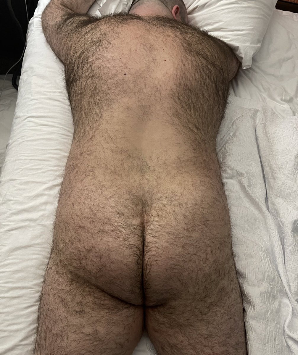 canadianbearxxx's tweet photo. Happy weekend 🙈
Repost if you love hairy backs 😈 https://t.co/RN7QkEWrww