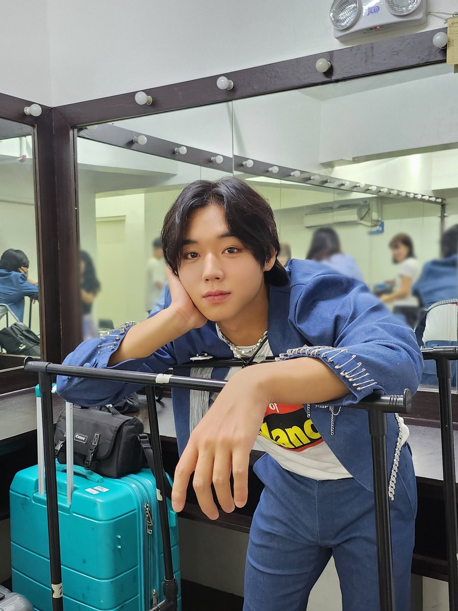 Yesterday was a dream, we finally saw our <a href="/Park_Jihoon_twt/">박지훈(PARK JIHOON)</a> perform again in PH!

We would like to express our gratitude to those who extended their helping hands in order for Jihoon to feel our love and support. 💚💛🩷

1/3