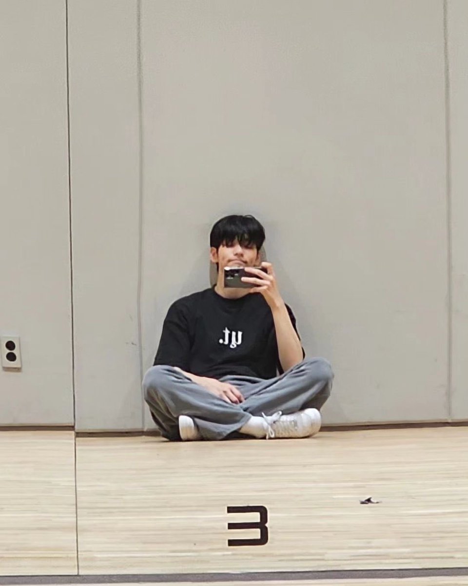 astronautgyu's tweet photo. nunca vi um idol tão boyfriend quanto o soobin https://t.co/93wSGXHlua