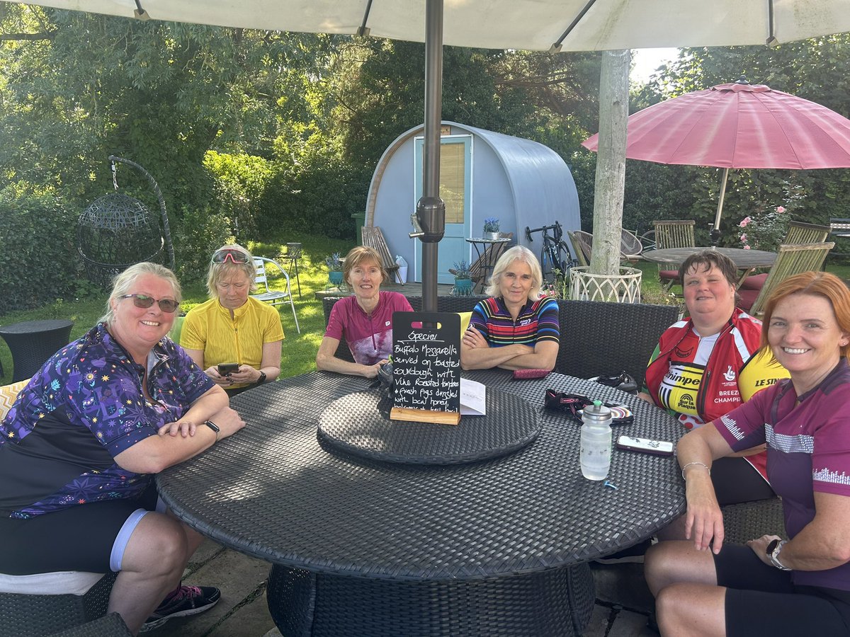 samantha hughes lloy tweet media