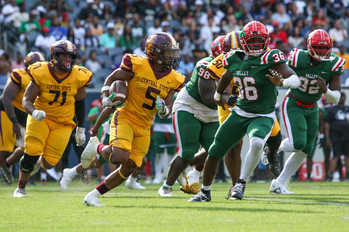SoldierField's tweet image. What a weekend! 🙌

Thank you for helping us celebrate the 25th Annual Chicago Football Classic.

📷: GrohoskePhotography.com