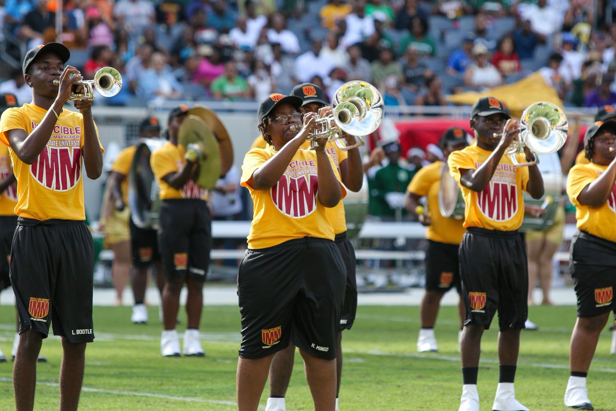 SoldierField's tweet image. What a weekend! 🙌

Thank you for helping us celebrate the 25th Annual Chicago Football Classic.

📷: GrohoskePhotography.com