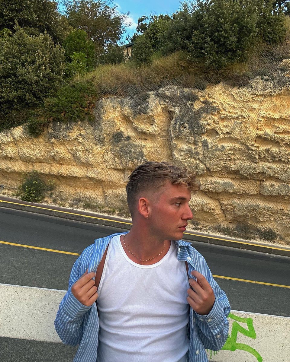 alanmtch's tweet photo. ☀️ #LgbtqiaSchoolIsSoon https://t.co/HrN4bLJzDI