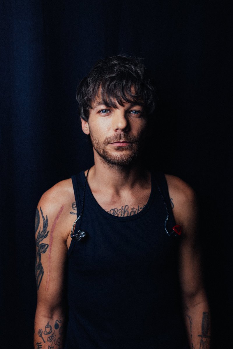 marietommoway's tweet photo. “eu amo Louis Tomlinson ” EU AMO MAIS eu amo mais Louis Tomlinson eu amo mais que todo mundo, 1% do meu amor por Louis Tomlinson equivale a todo mundo que ama Louis Tomlinson https://t.co/Oh2zYL5I7T