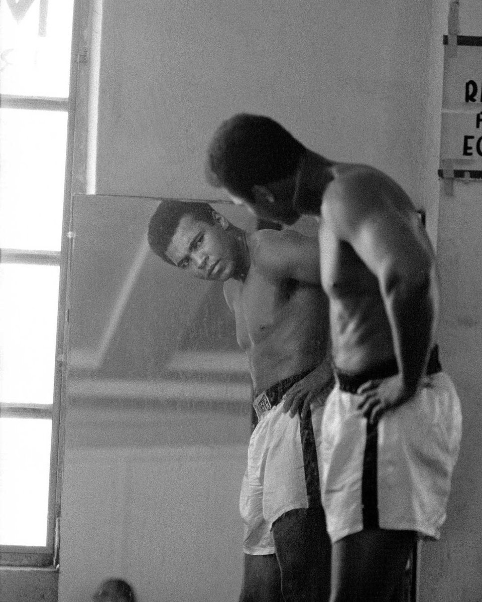 Muhammad Ali looking in the mirror while training at the 5th street gym in Miami Beach, Florida.

October 1970.

📸: @LeiferNeil 

#MuhammadAli #Icon #NeilLeifer #Photography #Mirror #Boxing #Champion #Gym #MiamiBeach #Florida