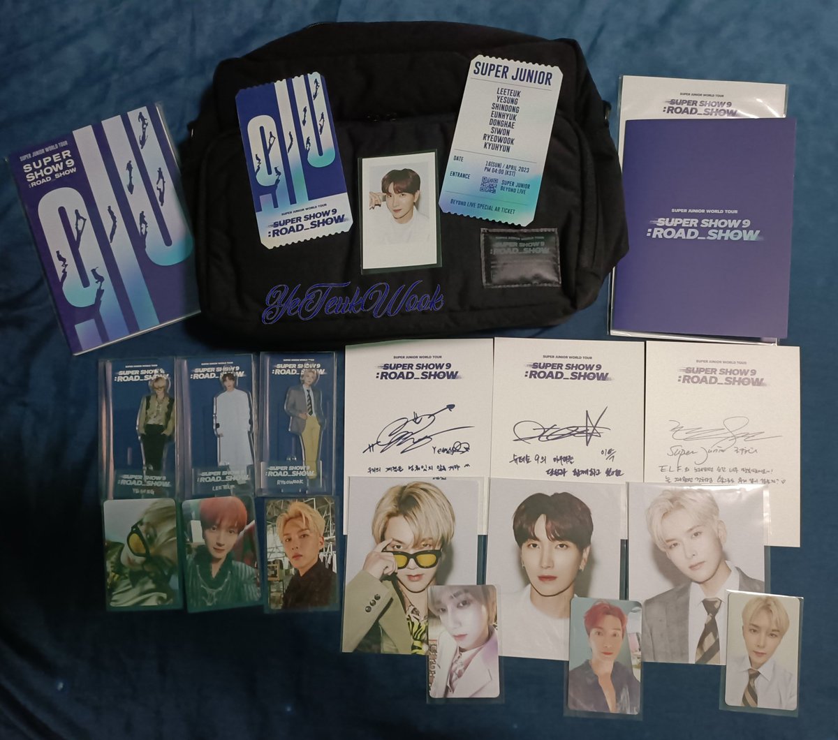 yeteukwook's tweet photo. Due to different schedules, finally I got my hands on my #SS9Encore merchandises 😇

Fortune cards 😱 is scary but message cards still ok 😵

Thanks sis @84793 💙

#SUPERJUNIOR #슈퍼주니어
#SuperShow9Encore #SuperShow #슈퍼쇼
#Yesung #예성 
#Leeteuk #이특 
#Ryeowook #려욱 https://t.co/kDpTK7fzO8