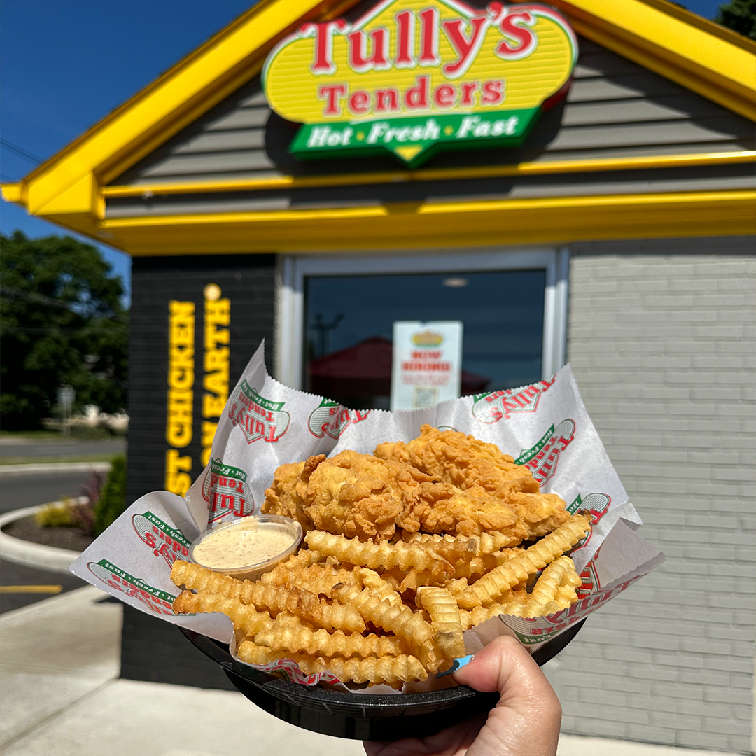 Tullys_Tenders's tweet image. Oswego Students‼️🎒 Tomorrow is the last day to get the 3-Piece Tender Meal for $5 when you show valid college ID! 
.
.
.
.
#studentmealdeal #sunyoswego #3piecetender #chickentenders #tullystenders #oswegony #foodie #fastfood #drivethru #eatlocal #studentdeal