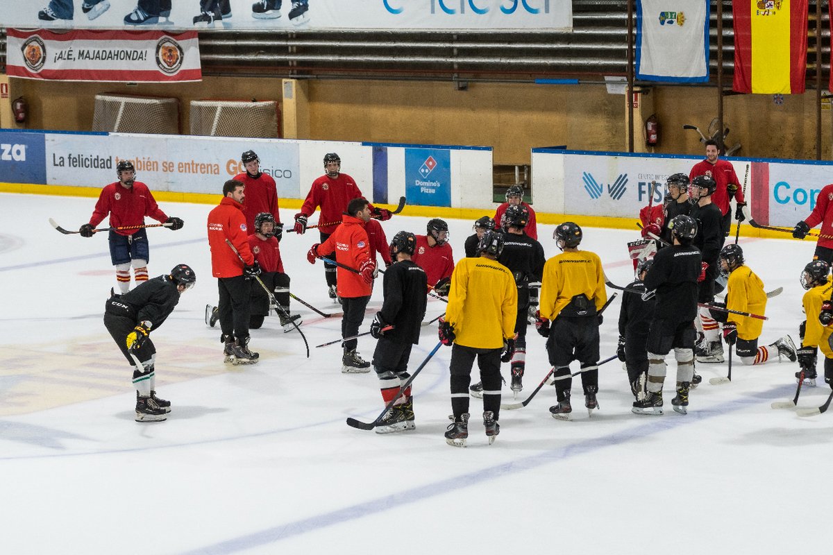 HOCKEY_MAJADAHO's tweet photo. 🐻🏒🥅  ⚫️ 🔴
📆  1S - de vuelta al lío !!!
🔥  let’s go !
💪🏾 ¡ Alé, Majadahonda !

📸 Hockey Hielo Majadahonda
#hermanosdelmismooso,
#PretemporadaMajariega
#hockeyhieloespaña
#spanishicehockey
#hhmajadahonda
#VueltaAlHielo https://t.co/fXAdx8U0DR