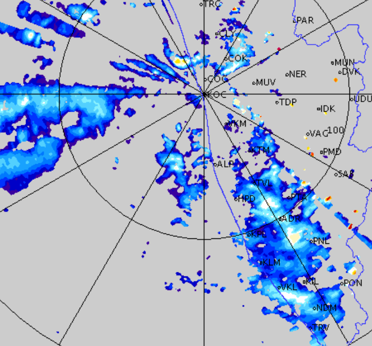 namma_vjy's tweet photo. 9.30 PM Update:

Kochi Radar right now is showing cluster of SWM rain bands.
September SWM show has started folks!

Expecting Karavali to start experiencing the Mungaru Malle from tomorrow.'

Lets pray for some really big numbers.

At 800 hpa can see the convergence emerging across North Bay of Bengal. Expecting the LPA sometime tomorrow.

#KarnatakaRains #KodaguRains