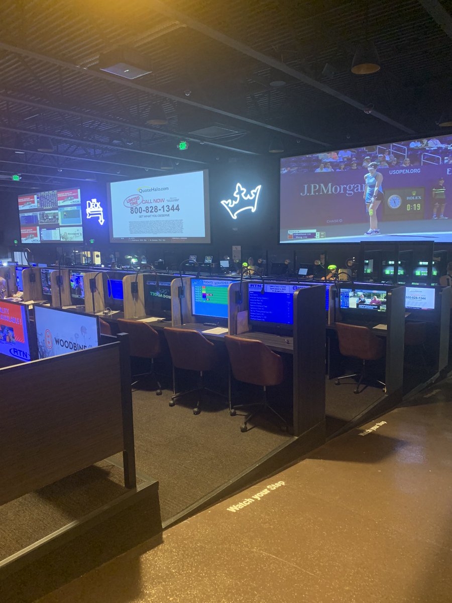 GridironLocks's tweet photo. It’s a beautiful day to make some 💰 💵💸 #TheSlipsHit https://t.co/WlzE07GCPa