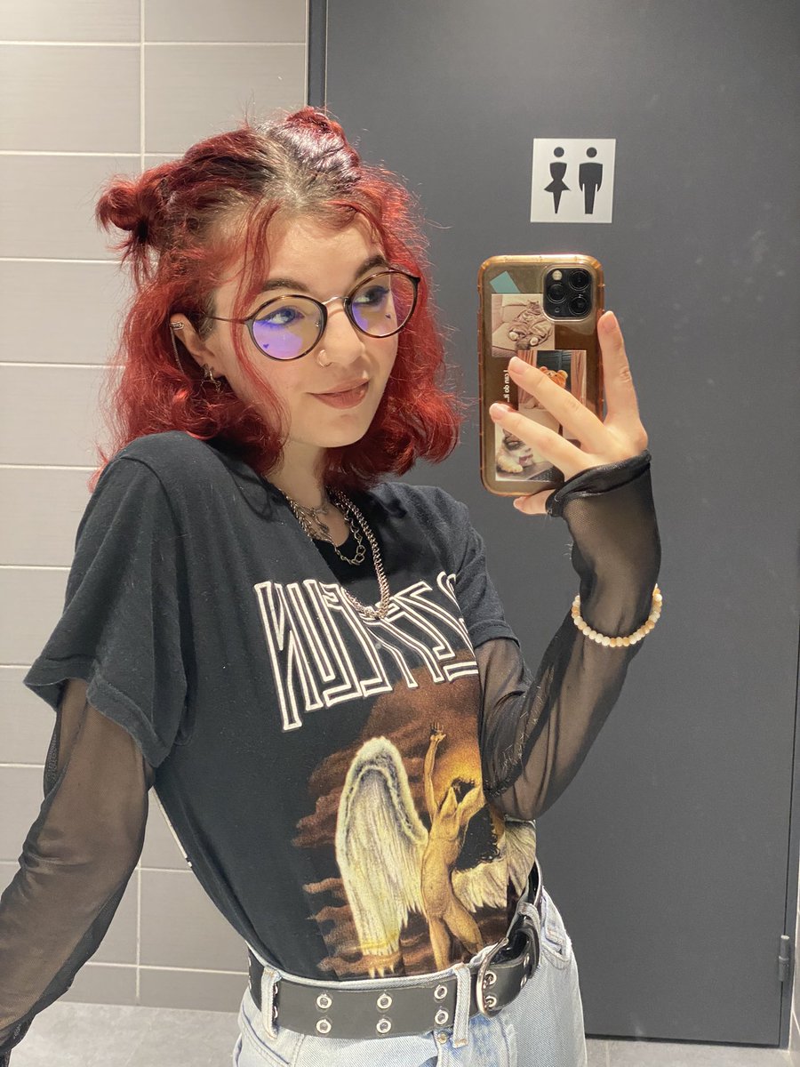 𝐙𝐨𝐞 tweet media