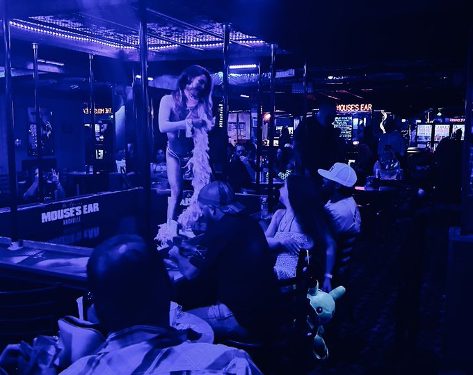 Watch Mike D's leaked NSFW photo on TwXstars