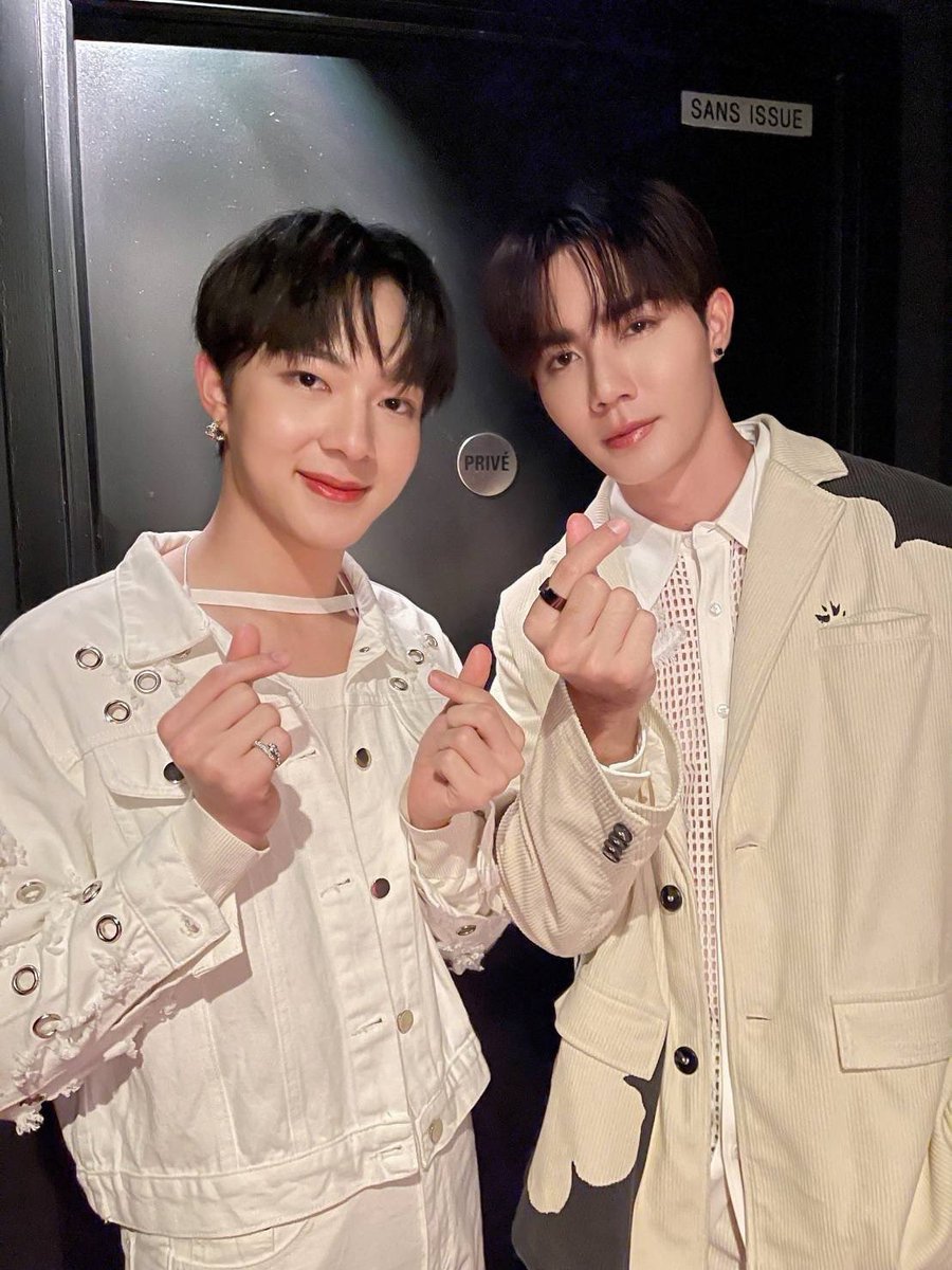 DomundiTV's tweet photo. Round 2 Start✌️
“ซี” @zee_pruk “นุนิว” @CwrNew พร้อมเจอทุกคนแล้ว ในงาน "AFTER SUNDOWN" INTERNATIONAL PREMIERE &amp; FAN MEETING  ✨

รอบสุดท้ายแล้ว ฝากส่งกำลังใจให้ทั้งสองคนกันเยอะ ๆ นะคะ 🥰

#ZeeNunewFMinParis https://t.co/ozcY2h7nmD