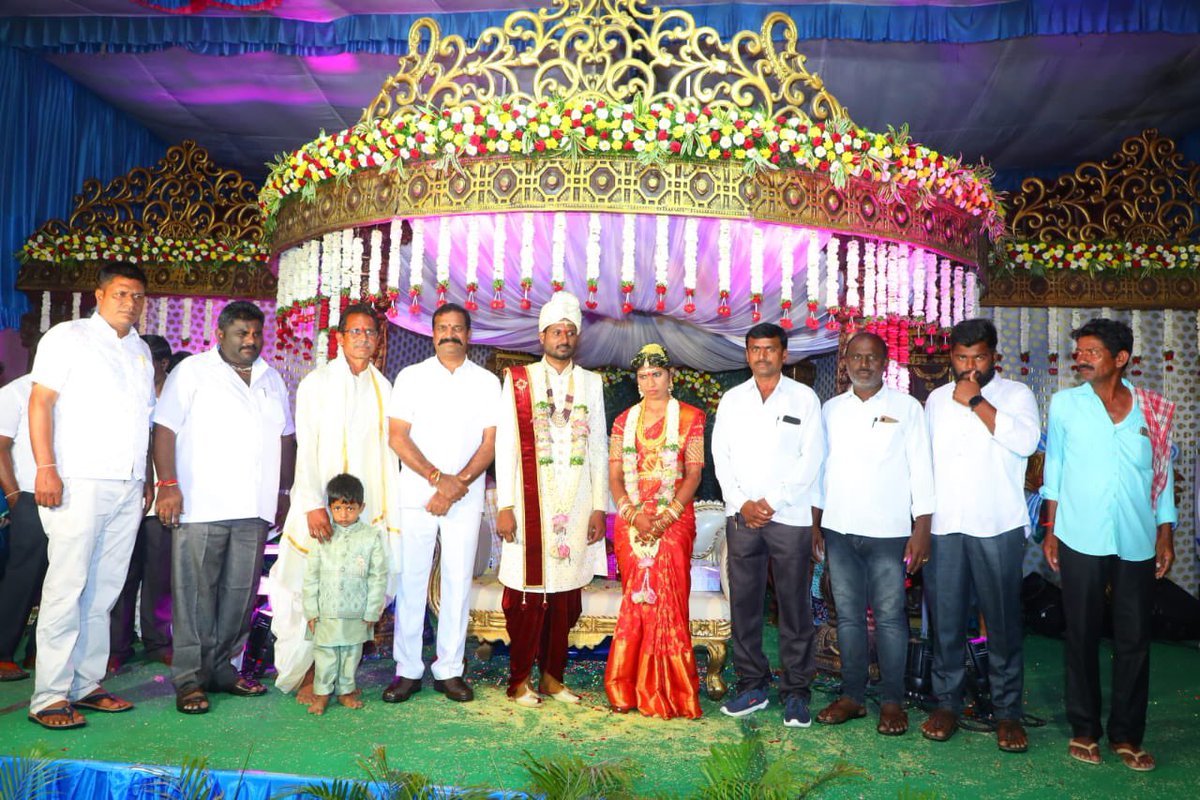 JSurenderreddy2's tweet photo. హుస్నాబాద్ నియోజకవర్గంలో పలు వివాహాలకు హాజరై నూతన వధూవరులను ఆశీర్వదించడం జరిగింది.. https://t.co/4eRkq21PL6