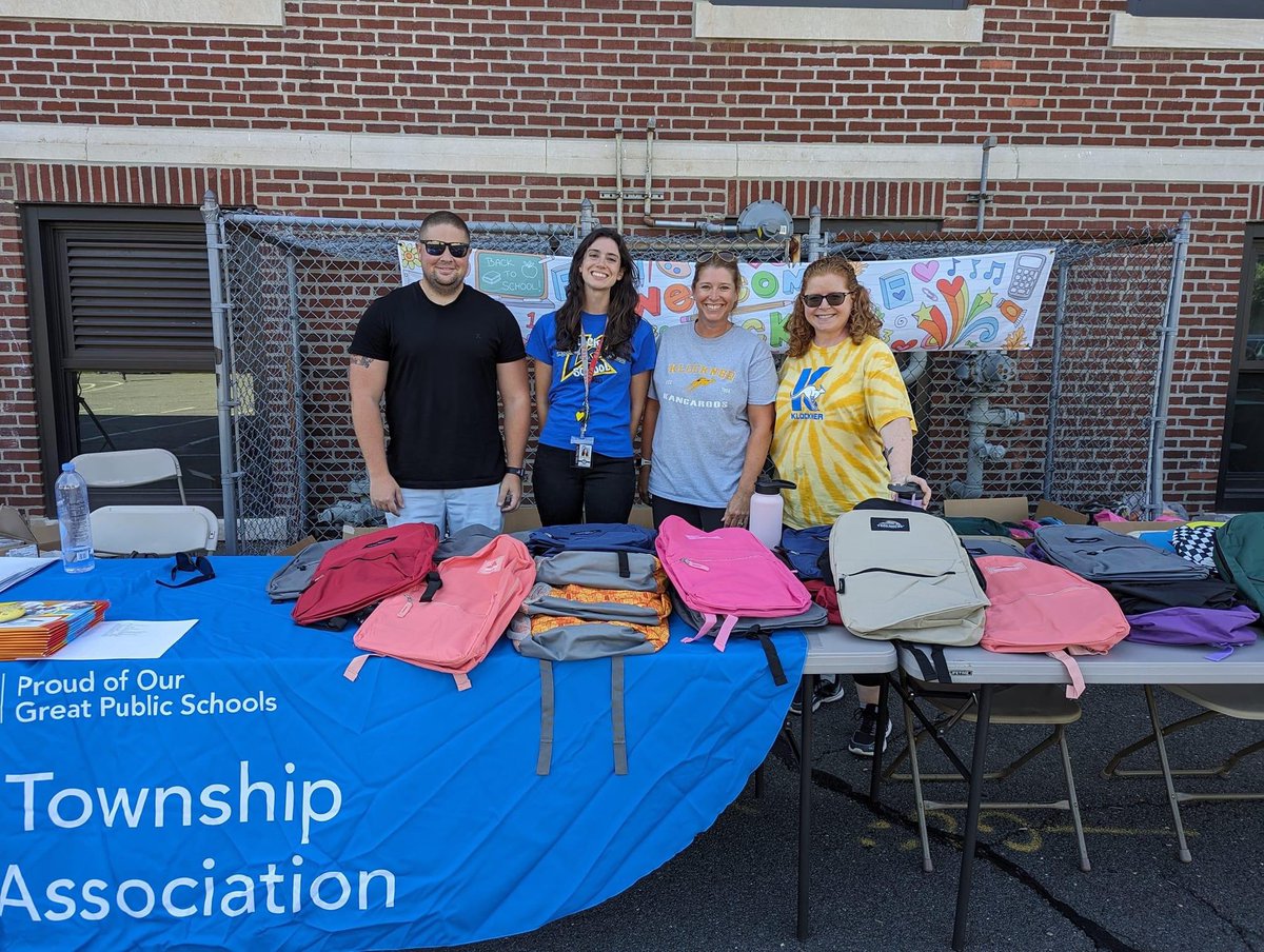 RashaanMonroe's tweet photo. @Htsd_Klockner celebrated the start of our school year with Hopping in the New year family resource event. Thank you to our partners and families for making it a huge success @WeAreHTSD @KlocknerPTA https://t.co/u2uBsxA2mV
