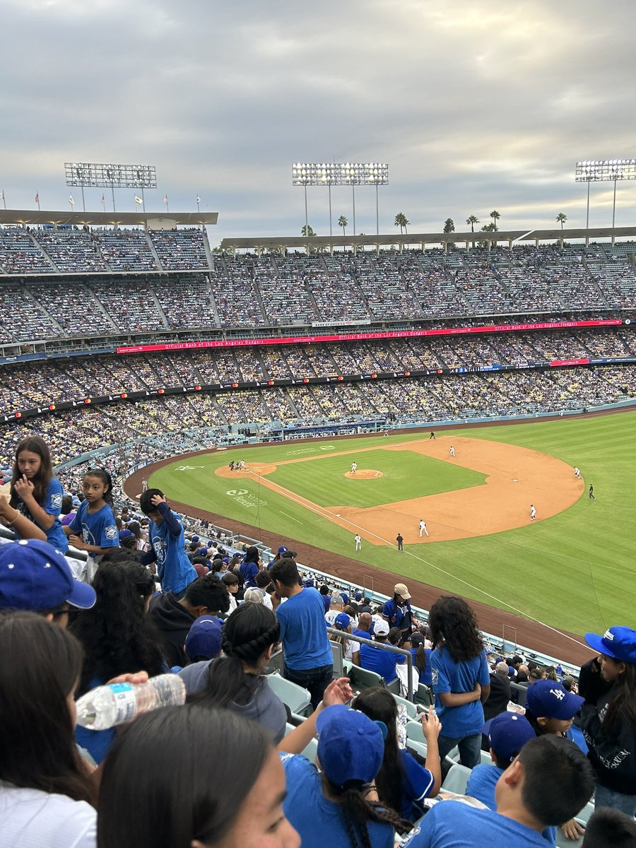 Los Alisos had a blast at the Dodgers game last night! 

Thank you to the <a href="/Dodgers/">Los Angeles Dodgers</a> organization and <a href="/OfficerB_NLMUSD/">Brian Patterson</a> for providing our students with a lifelong memory!  #HereToPlay