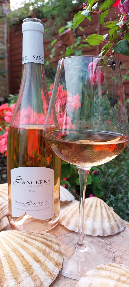 HelmsleyWines's tweet photo. Sunday's are for Sancerre... welcome back summer! ☀️ https://t.co/wqfd86zmvZ