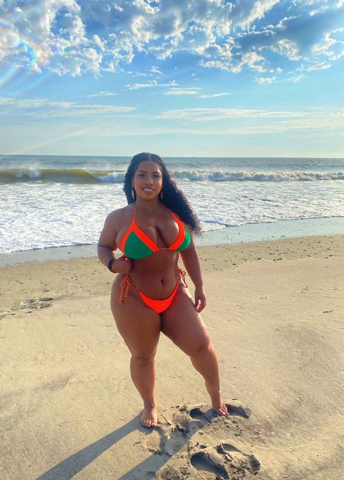 Feel my essence 💫 https://t.co/9Ce7dbdodu