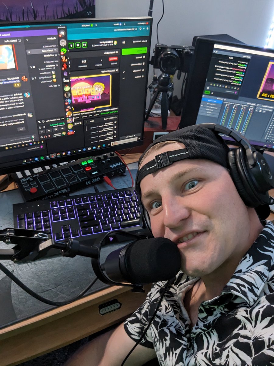 WE ARE LIVE!
PLAYING WARZONE FIRST TIME IN YEARS!
COME WATCH ME GET MY ASS HANDED TO ME! 
#Kick #KickStreaming #kickstream 
Kick.com/goldenboybrian