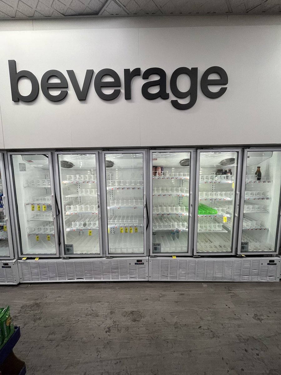 nashovenya's tweet photo. I live down the block from probably the most beat CVS of all time. Look at this https://t.co/jkZP3XP3wC