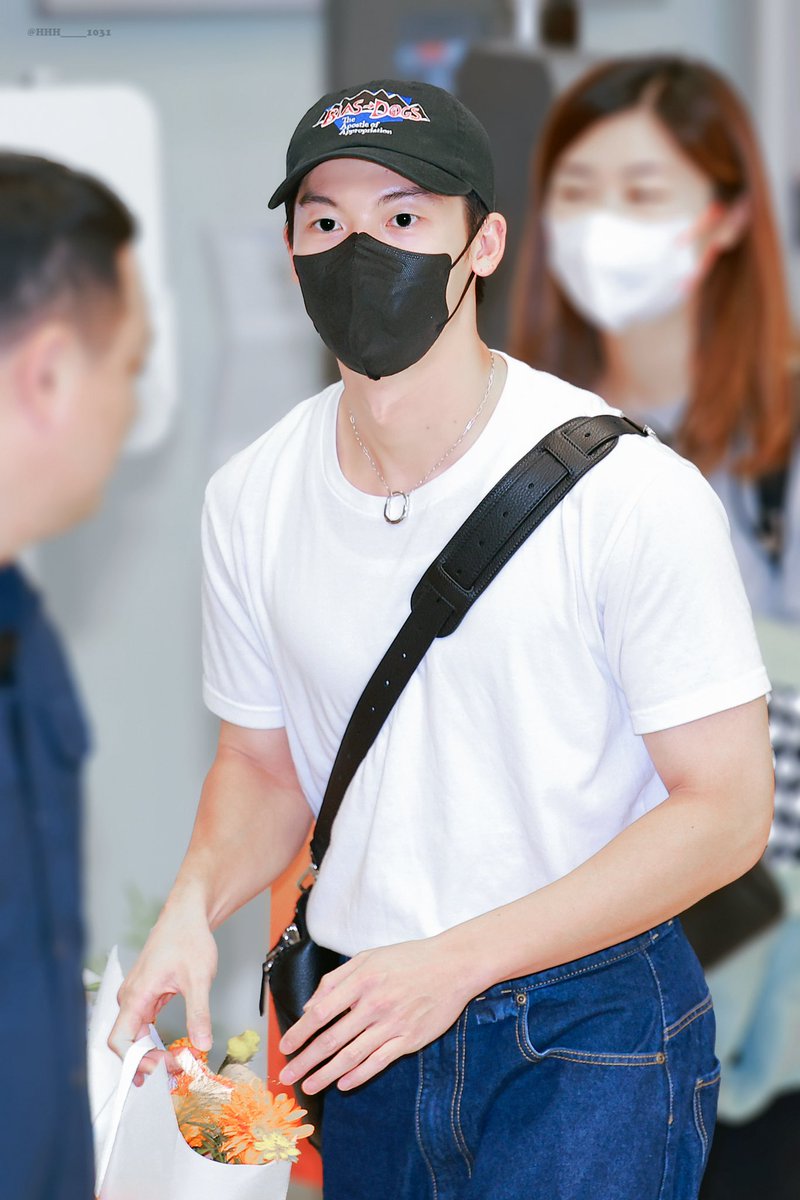 HHH_____1031's tweet photo. 230903 ICN 입국

🥹🥹🥹
#허광한 #許光漢 #GregHsu #HsuGregHan https://t.co/3SKZUDYAvj