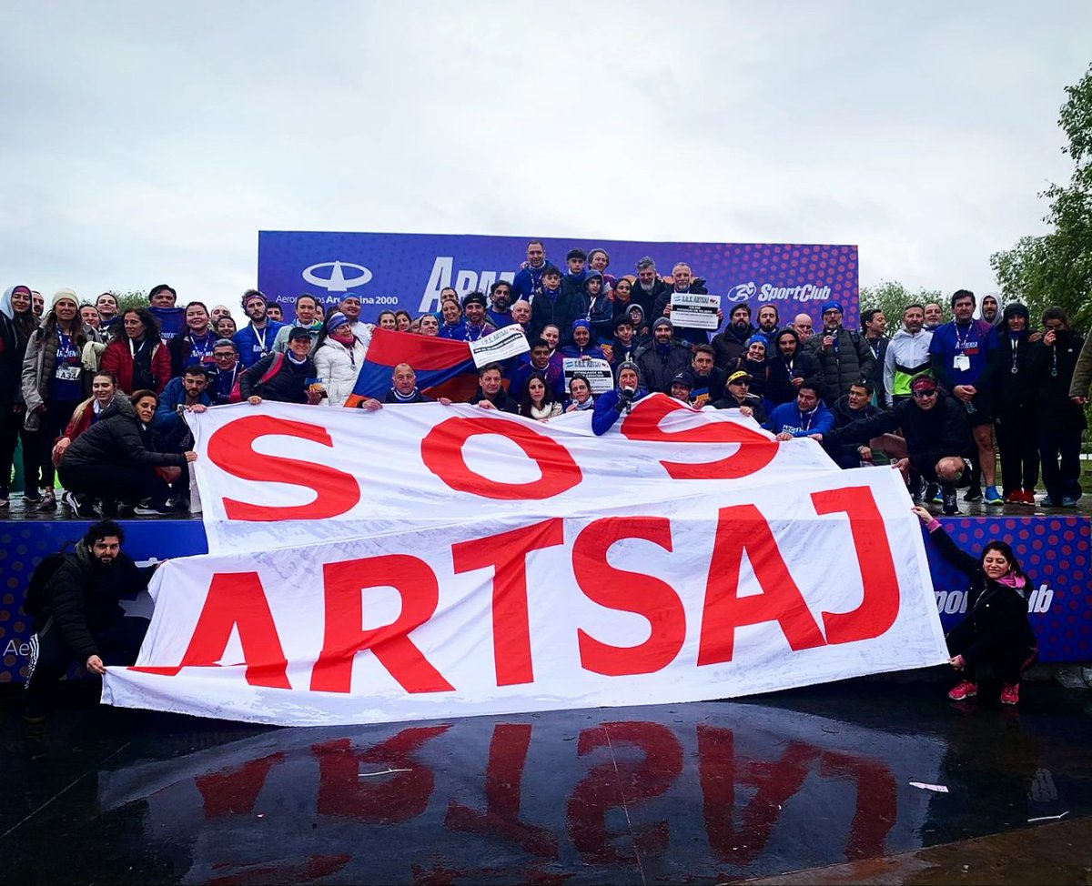 Malecholakian's tweet photo. 🇦🇲 ARMENIA CORRE • 10° edición de la carrera que organiza la comunidad para visibilizar su causa

Con un nuevo proceso genocida por parte de Azerbaiyan decimos #NuncaMás y nos manifestamos por el cese al bloqueo que está condenando a Artsaj al peor de los destinos

#SosArtsaj 🫂 https://t.co/PTAnHM72Xs