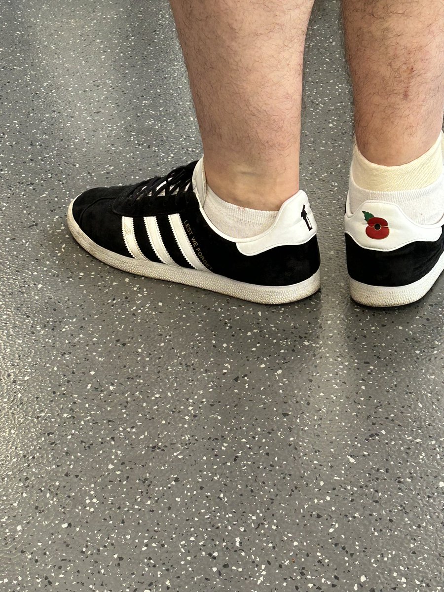 mcarrigan1987's tweet photo. This guys trainers just called me a fenian bastard https://t.co/sRWjV3MkFk