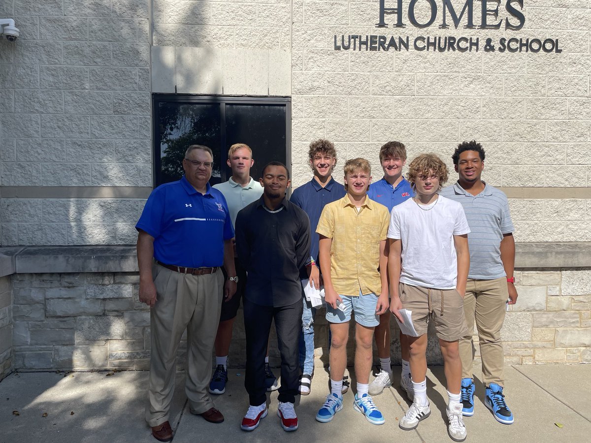 wubbby's tweet photo. The ⁦@WiscoVikingsFB⁩ enjoyed worshiping at Garden Homes Lutheran this morning https://t.co/genFkm2rX3