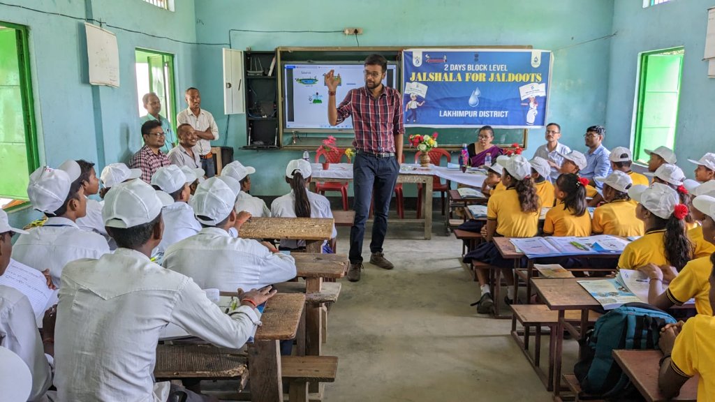 LakhimpurDist's tweet photo. Today on 3rd September 2023, a 2 days block level " Pilot #Jalshala for #Jaldoots" training programme under #JJM was organized at Joyhing Koilamara Gyanodoi M.E school, Nowboicha High school  and in some villages under Nowboicha Rev. Circle.
@CMOfficeAssam  @jayanta_malla 
1/2 https://t.co/2ifGrNQbq7