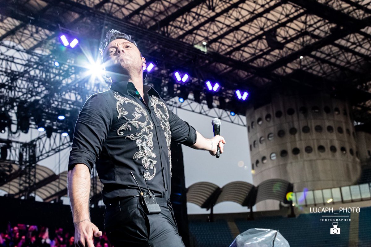 LucaphPhoto's tweet image. Tiziano Ferro - TNZ23 - 15 giugno 2023 per @theway_mag 

@thehiveproject_pr 

#tizianoferro #TNZ23 #sansiro #fotografomilano #reportage #livemusic #photographer #photomusic #milano #giugno #concertphoto #photojurnalism #musicphotographer #live #musicphoto