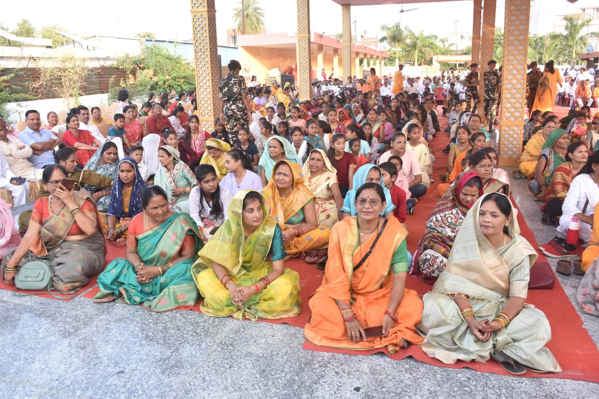BasuMalti4bjp's tweet photo. आज राष्ट्रीय स्वयंसेवक संघ द्वारा आयोजित बांदा नगर के डिवाइन मैरिज हाल में रक्षाबंधन उत्सव एवं अखंड भारत संकल्प दिवस कार्यक्रम में .........
@RSSorg https://t.co/jsY7wFQvNY