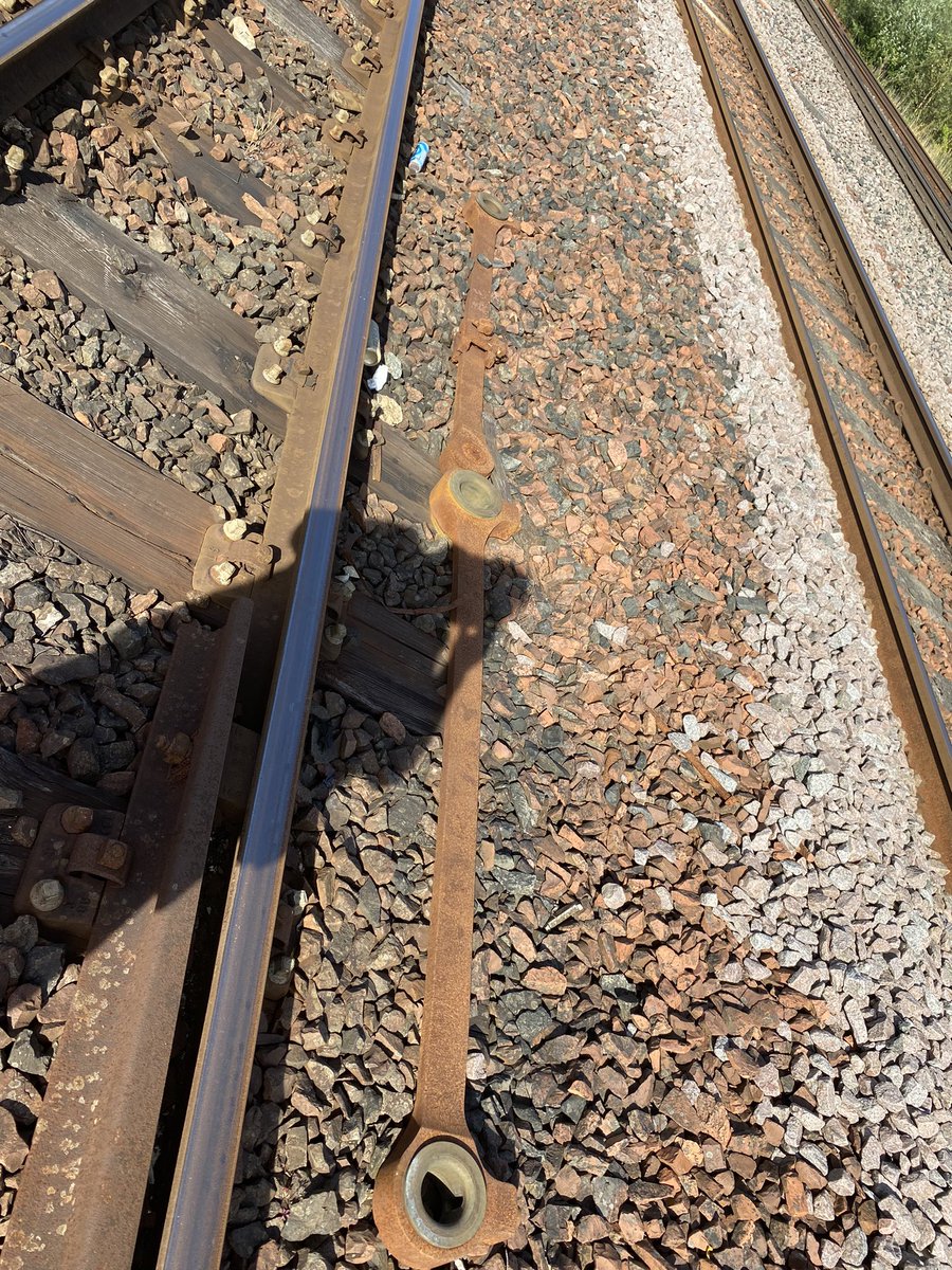 stephen37292ML's tweet photo. Well that’s something you don’t see everyday laying at the line side ! https://t.co/Xs2M7bjscE