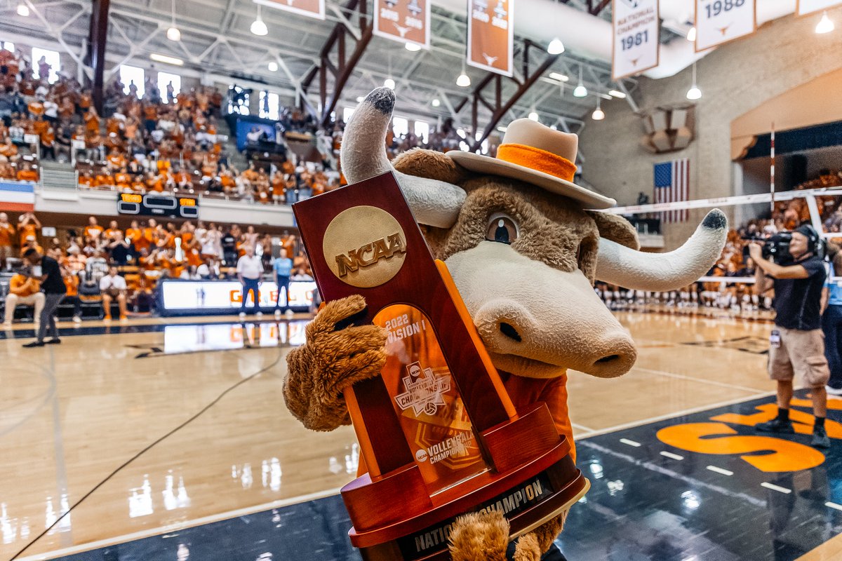 TexasVolleyball's tweet photo. 😍😍😍

#HookEm https://t.co/UF2KDpEMLW