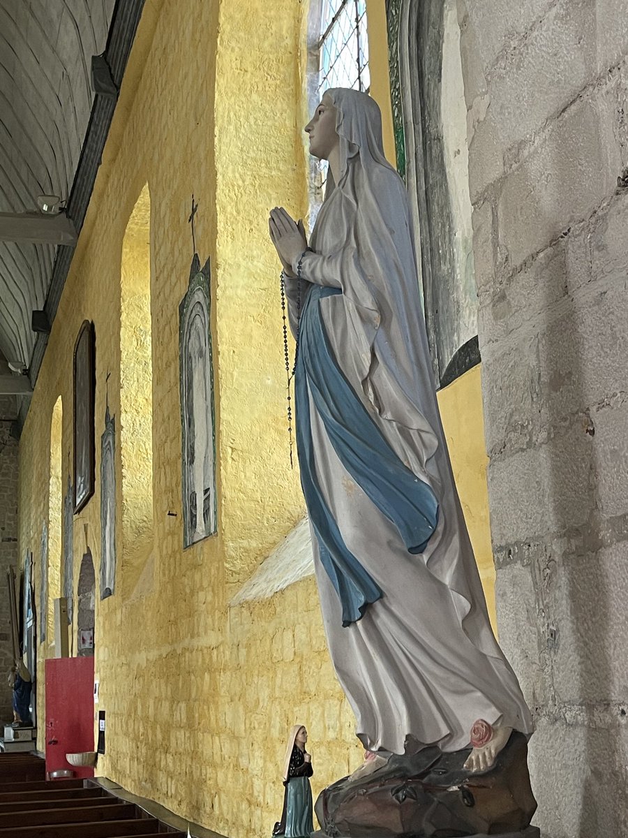 YvesPDB's tweet photo. Eglise Saint-Martin à #Veules-les-Roses ! La Vierge Marie (détail) https://t.co/PfeC8pAX7O