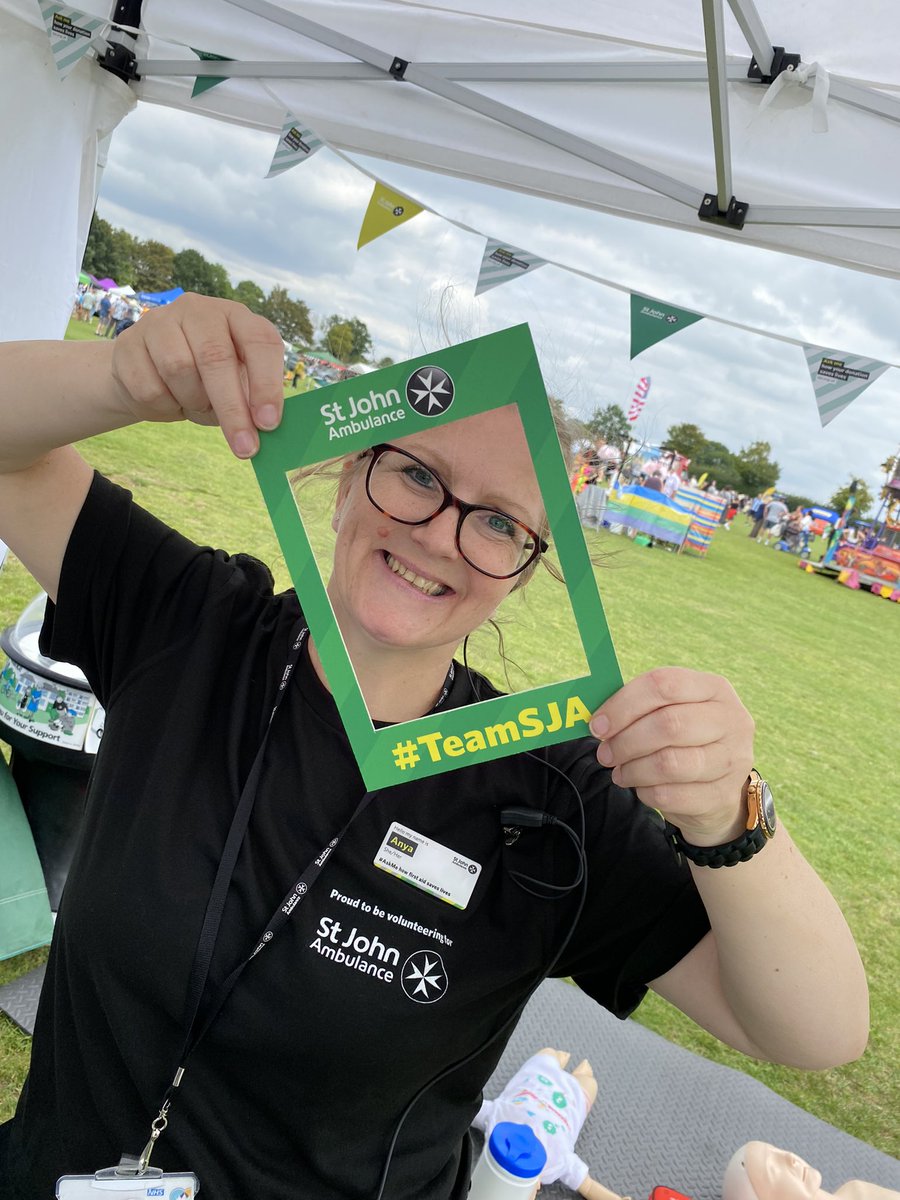 What a great day with #TeamSJA yesterday at Elmsfest, providing First Aid at a community event and teaching CPR to the public - perfect combination 😊💚🚑